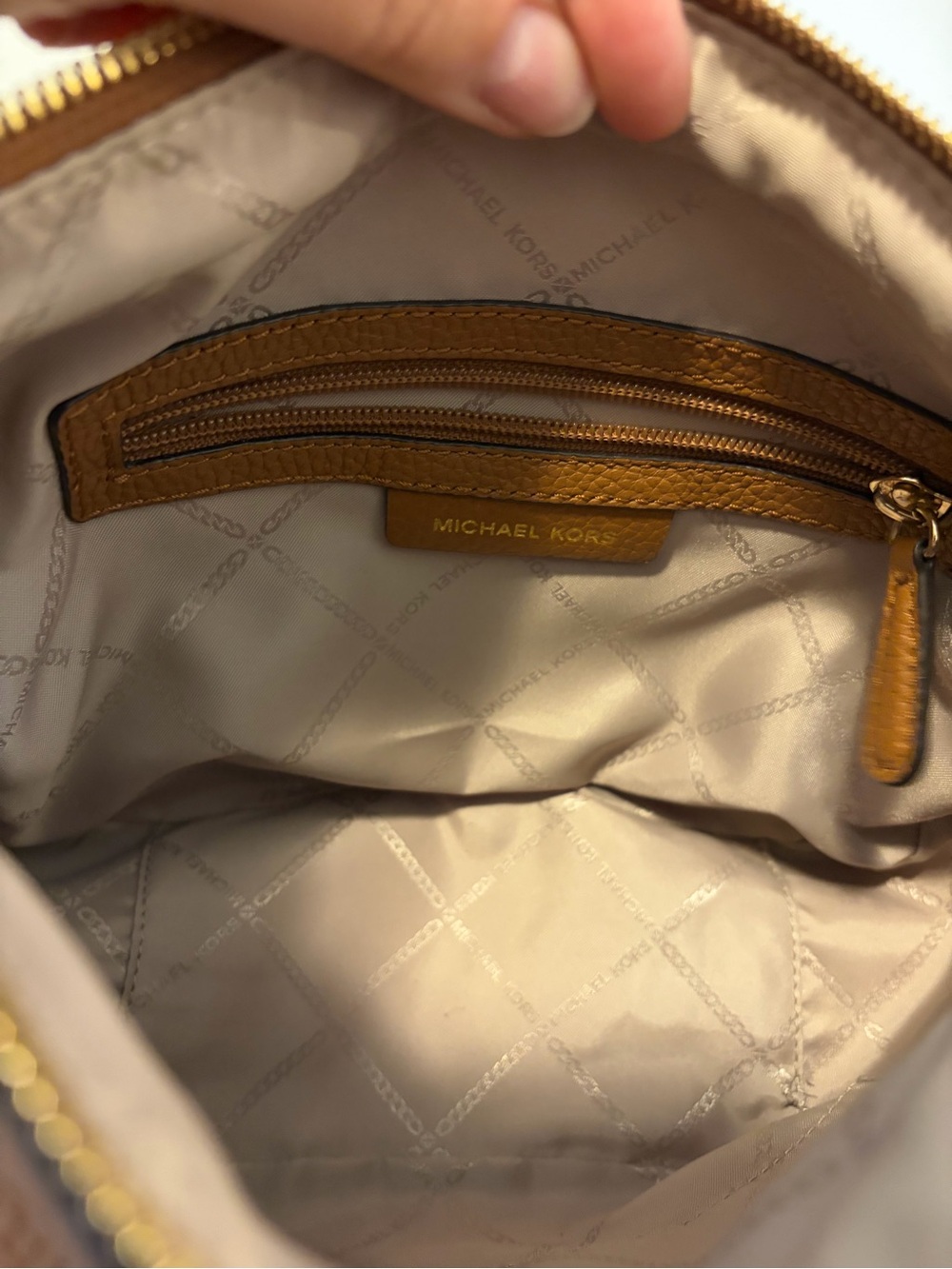 MICHAEL KORS RAVEN MESSENGER CROSSBODY BAG LEATHER GOLD HARDWARE CAMEL BROWN - Picture 13 of 15